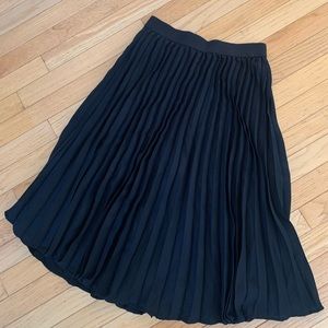 Black pleated skirt